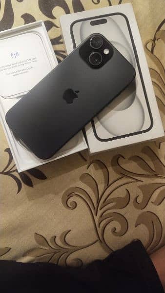 IPHONE 15 BRAND NEW 10 DAYS USED 3