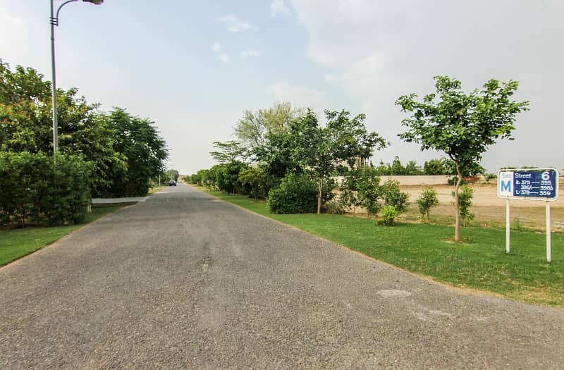 **Prime Location 1 Kanal Plot For Sale in Phase 6, DHA Lahore** 4