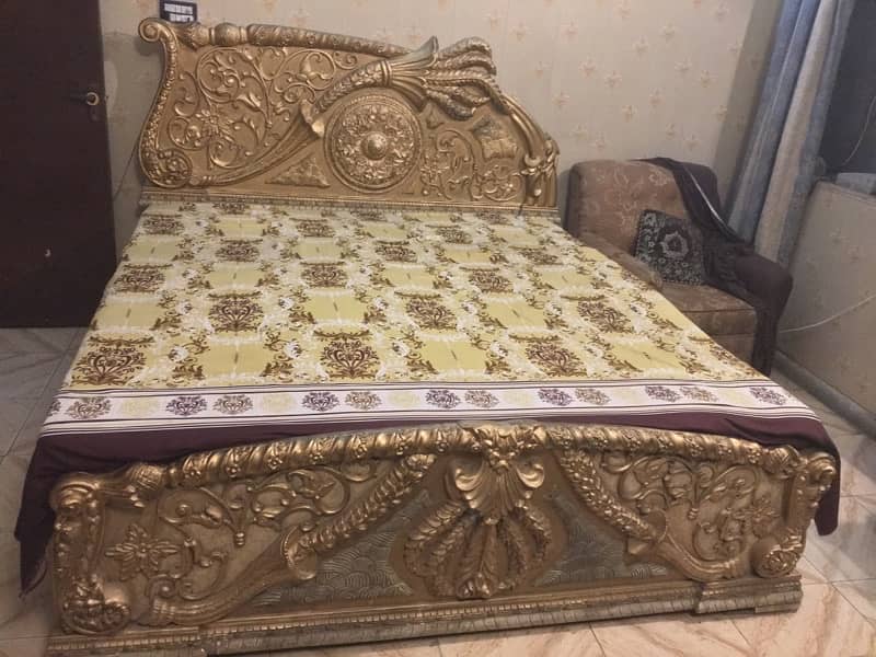 wooden bed set in used condition just like new 0