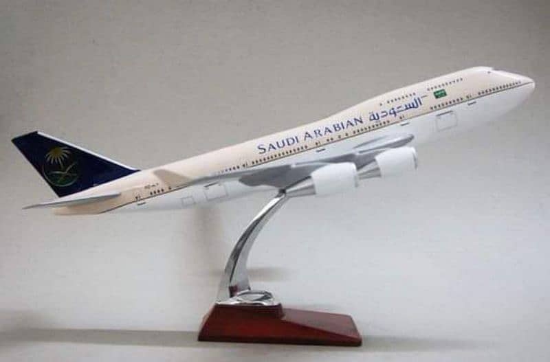 Emirates model 45cm  with stand 1