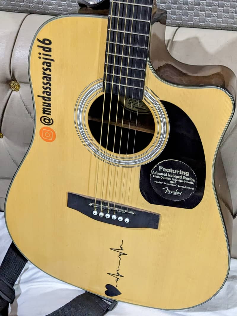 Jumbo Size Acoustic Guitar 0