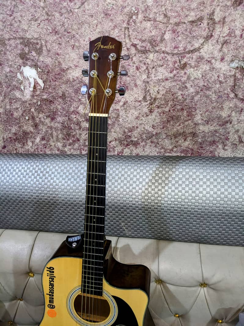 Jumbo Size Acoustic Guitar 7