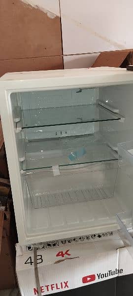 room size mini refrigerator for sale in new condition 2