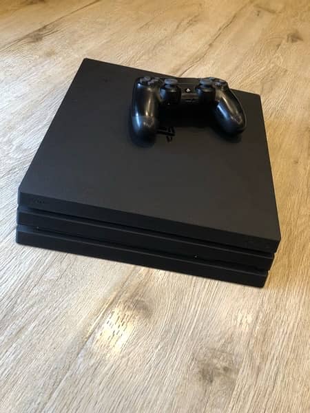 PS4 PRO IMPORTED     USED/LIKE NEW   WITH GAMES INCLUDED 1