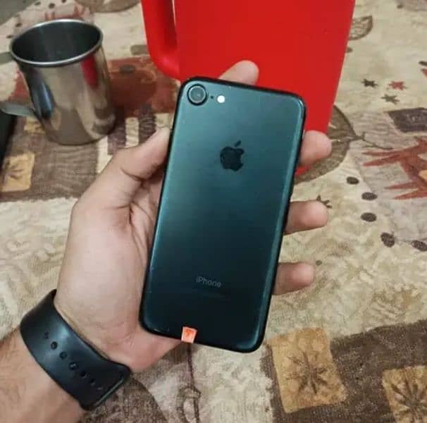 iPhone 7 32 GB pta official 0