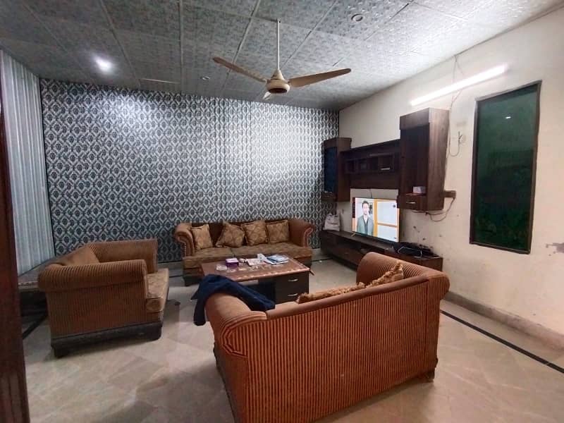 Madina town Y block college road near to women university 5 Marla niche wala portion great grand separate For Rent 1