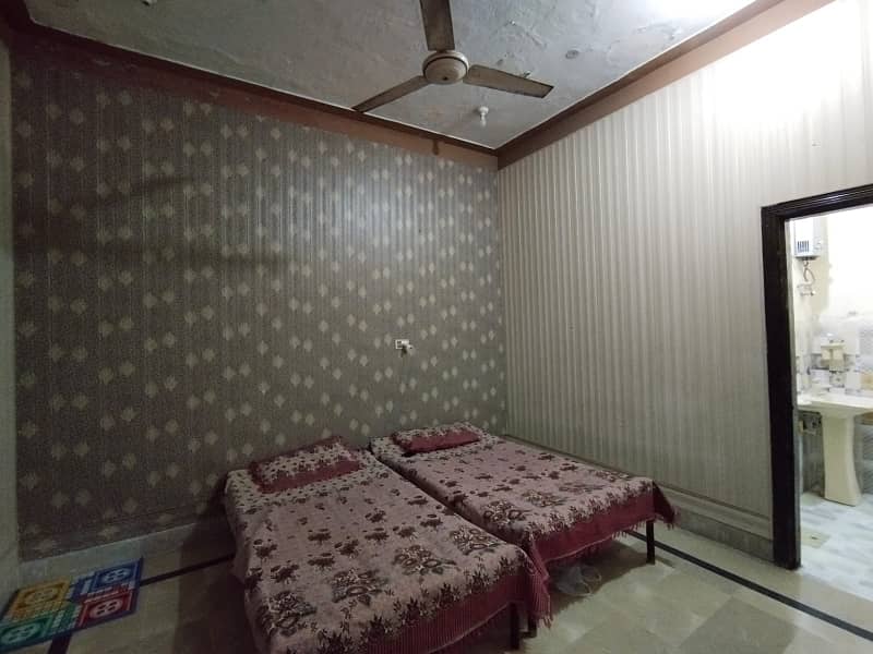 Madina town Y block college road near to women university 5 Marla niche wala portion great grand separate For Rent 2