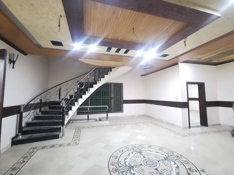 TNT Colony Satiana Road Faisalabad 20 Marla Double Storey House For Rent 1
