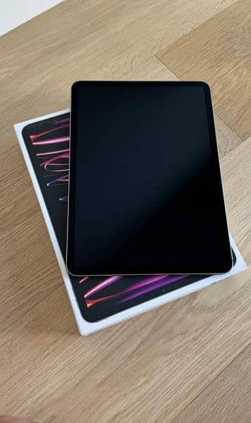 iPad pro m2 chip 2023 6th Gen 256gb 12.9 inches for sale me no repair 0