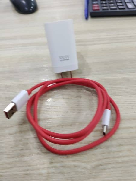 bike Oneplus 11 pro 100w charger with cable 100% original box pulled 1