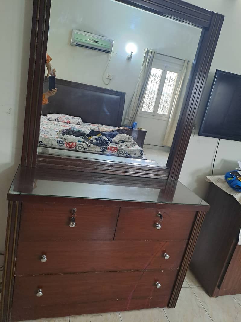 New design dressing table in good condition with three Chester drawer 2