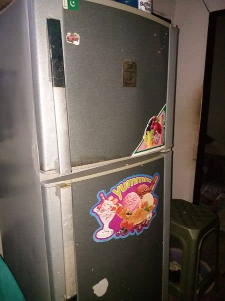 DOwlance fridge for sale 0