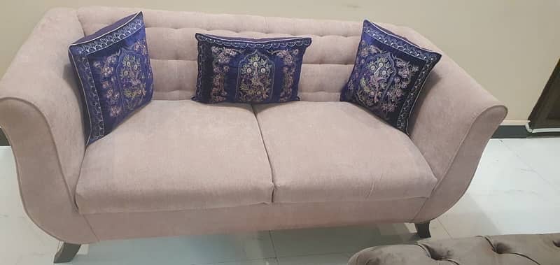 beautiful 2+2 seate sofa set available for sale 1