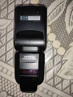 Apkina 568 flash gun with charger