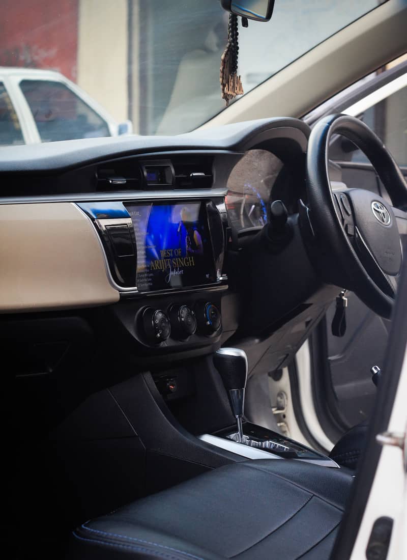 Toyota Corolla Altis Grande CVT-i 1.8 (2015) uplift (2024) 3