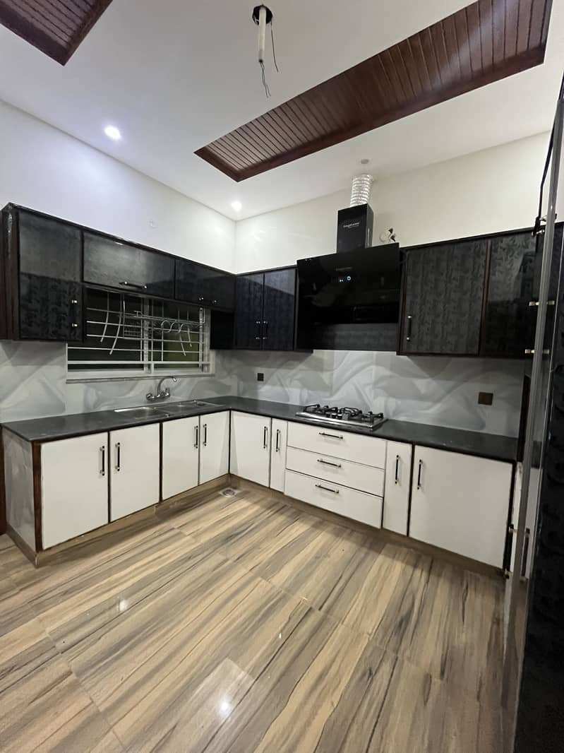 10 Marla Residential Upper Portion For Rent 4