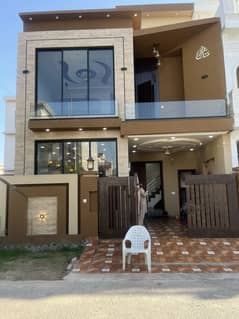 5 Marla Beautiful Modern House For Sale 0