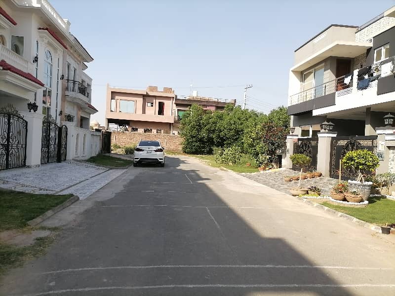 Highly-Desirable House Available In Green City For sale 4