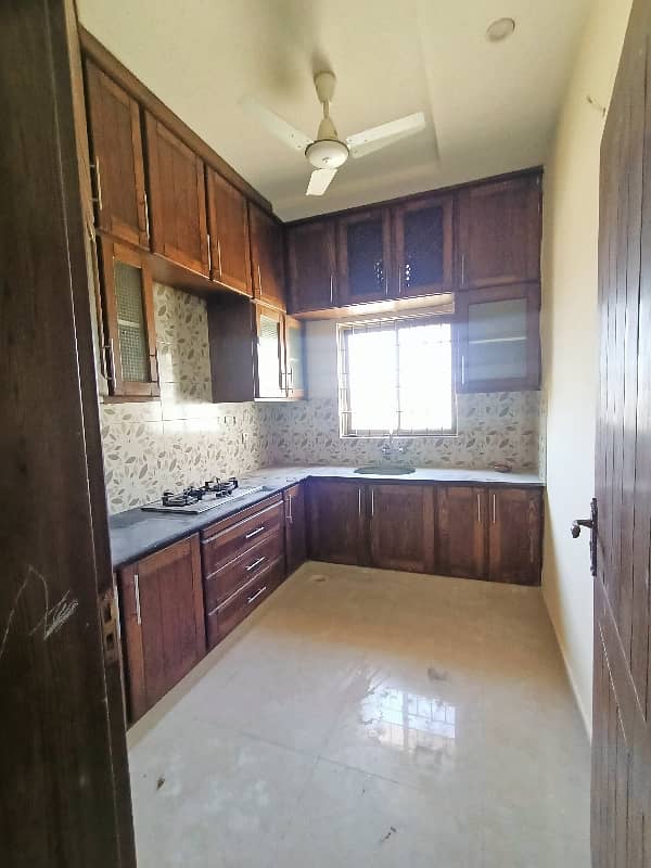 7 Marla Fully Renovated Just Like New House For Rent With Gas 11