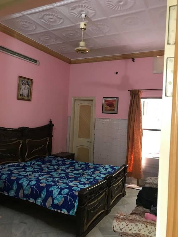 Sheikh Colony House For sale Sized 7 Marla 4