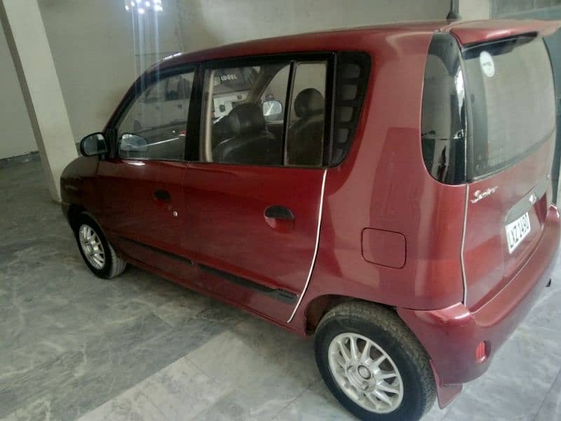 Hyundai Santro 2001 best for family use. 3