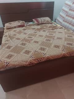 king size/wooden bed with mattress