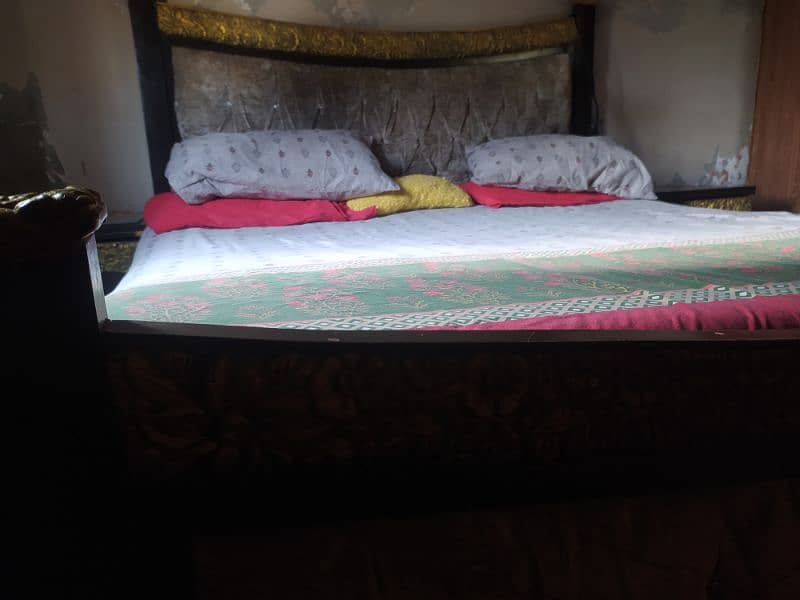 bed with 2 side tables and without matris 0