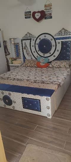 bedroom bed set new hai 6 month  use