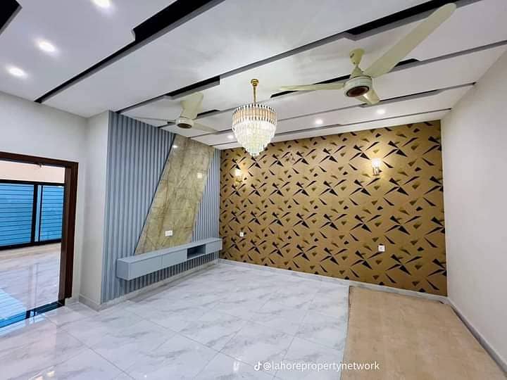 10 MARLA Upper Portion Available For Rent In Central Park Housing Scheme, Lahore 1