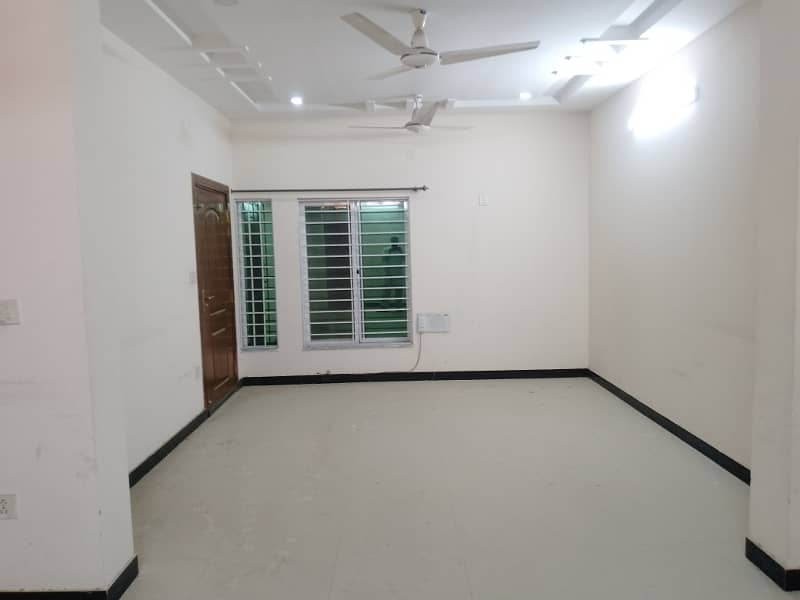 Main dauble road 8 Marla Upper portion for rent 5