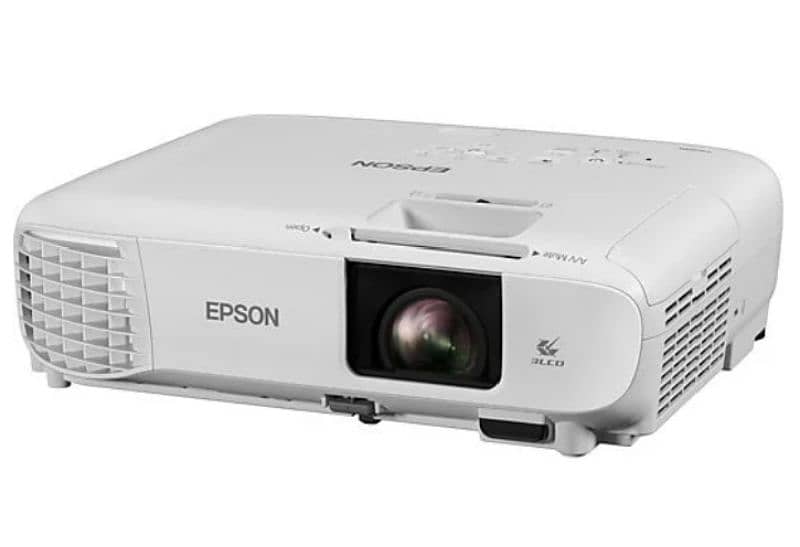 epson projecter only 2 month usee candition 10by 10 2
