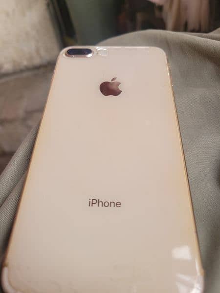 iPhone 8+ Gold 1