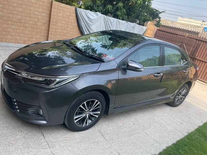Toyota Altis Grande 2018 full option 3