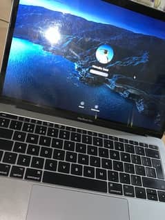 macbook pro 2017 256gb