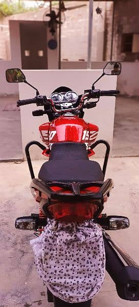 selling cb150f new condition 12