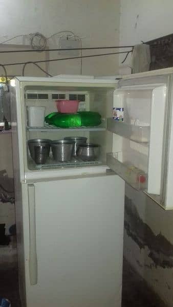 Refrigerator sale L. G urgently 4