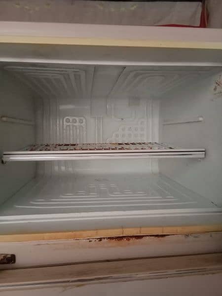 Dawlance fridge. medium size . 0306 5166011 6