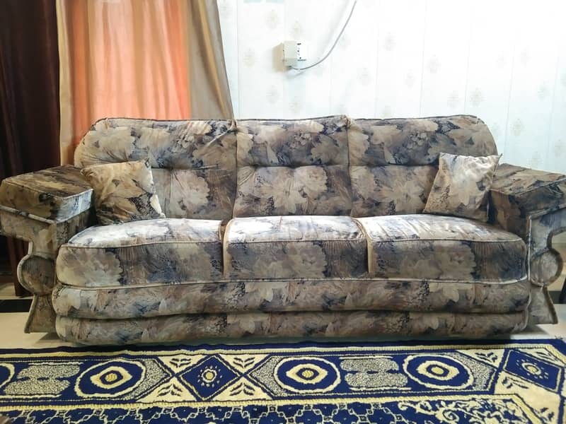 6 seater sofa set few years used solid structure word 1