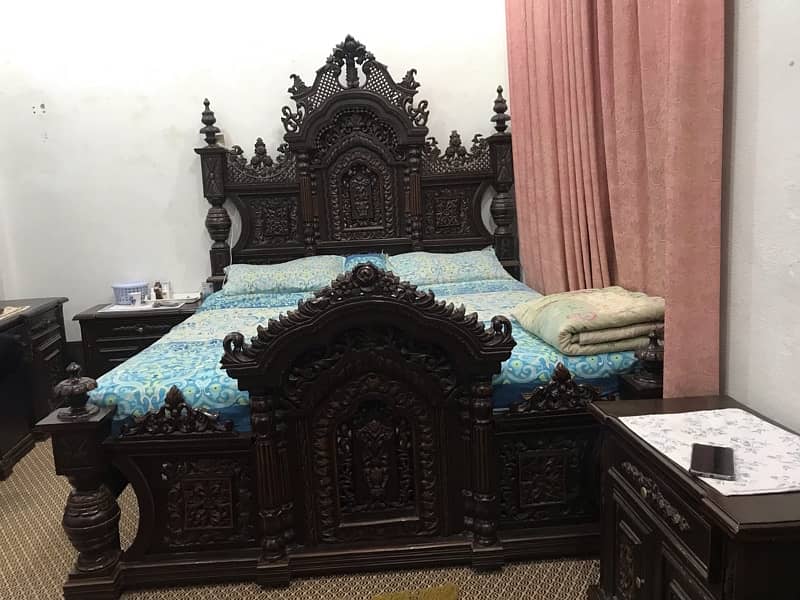 chinoti bed with 2 side tables 2