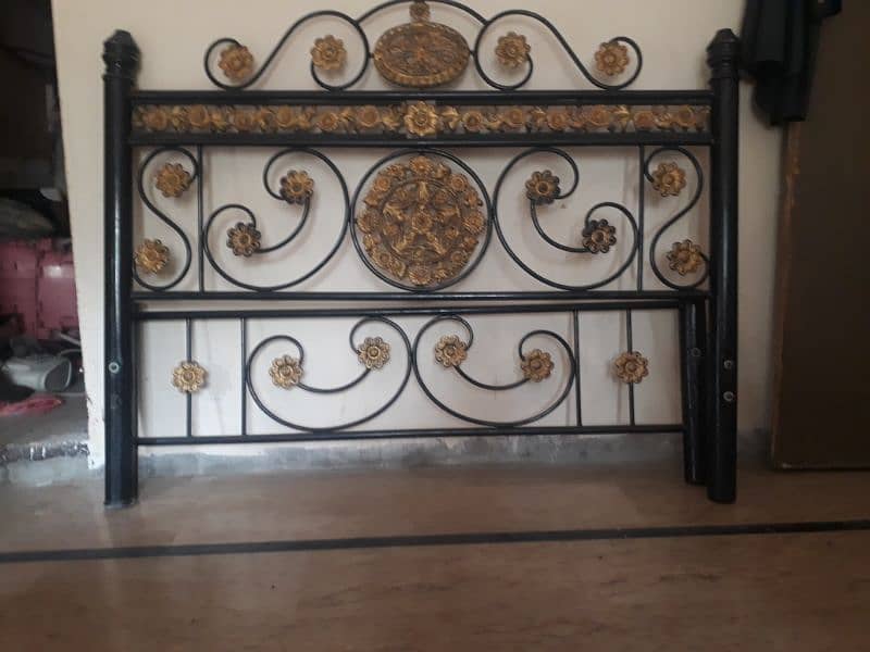 03160050125. . . urgent sale iron bed 0