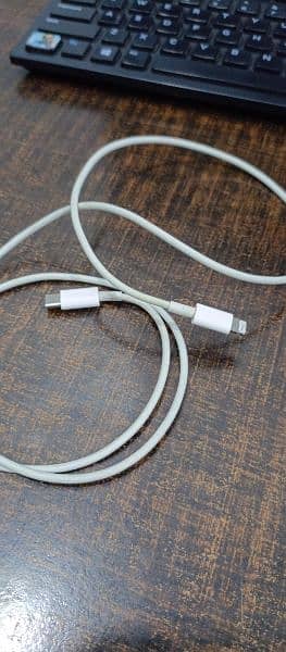 IPHONE ORIGINAL CHARGER & DATA CABLE 1