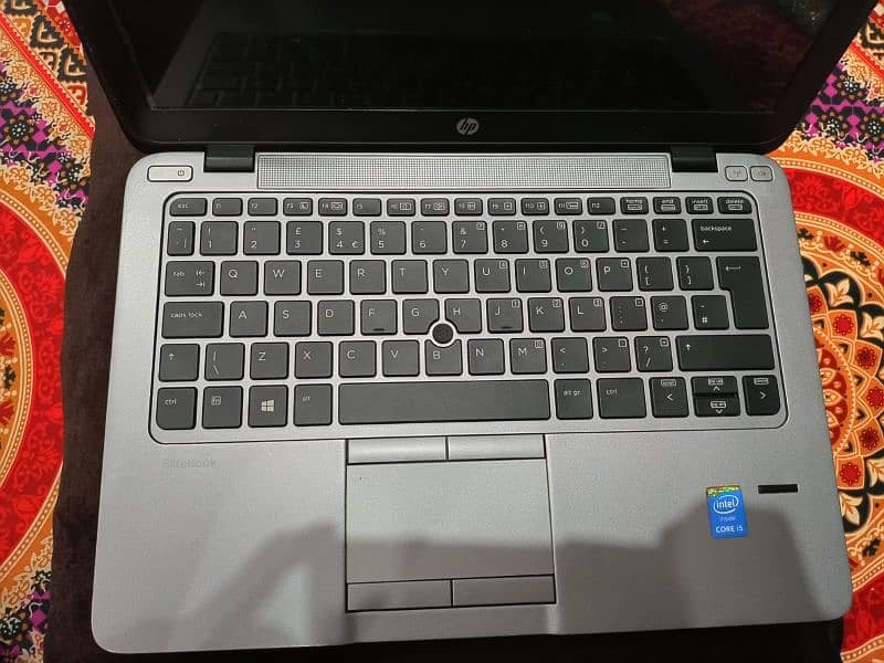 hp laptop very good condition 11