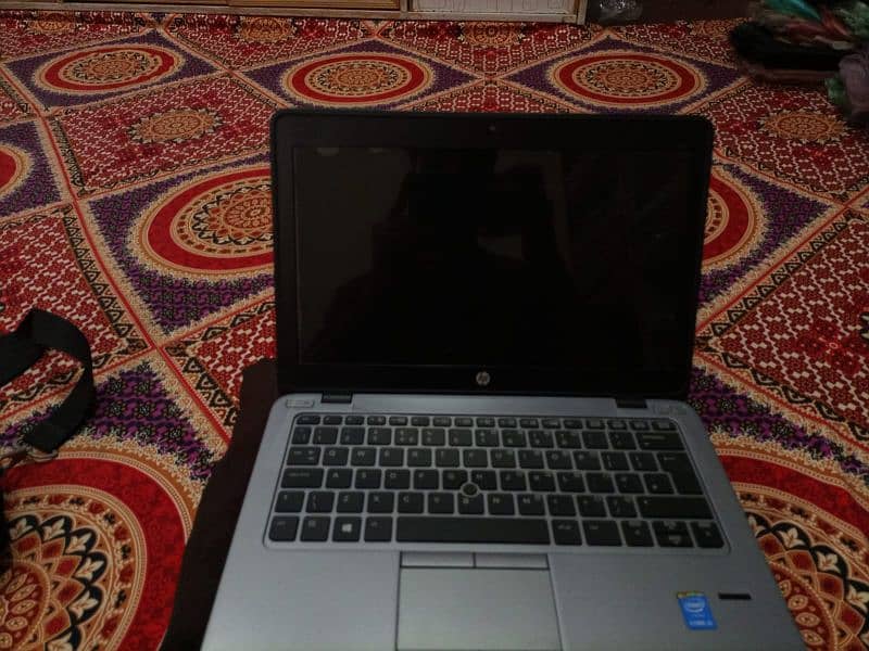 hp laptop very good condition 12