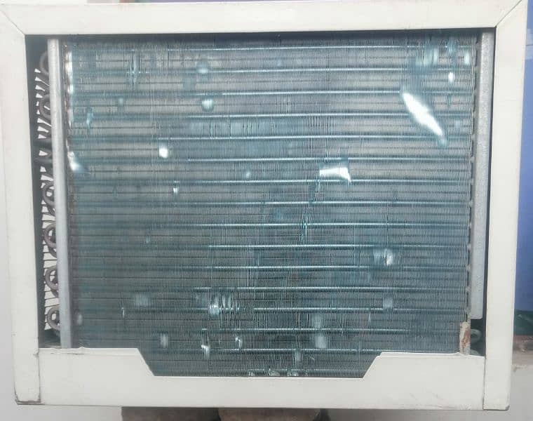 Window Ac in excellent condition 1