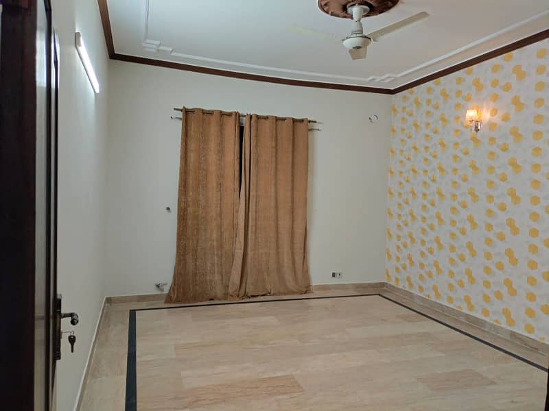 1 kanal House for Rent in Johar town hot location Best for office use 9