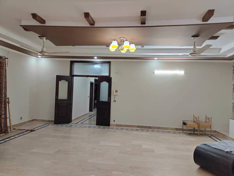 1 kanal House for Rent in Johar town hot location Best for office use 17
