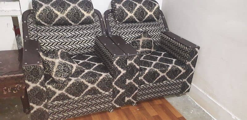 5 seater sofa set ,  molty foam installed 4