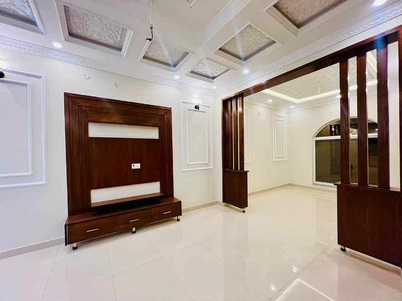 10 Marla Good Condition Lower Portion Available For Rent In Sukh Chayn Garden Near Bahria Town Lahore 4