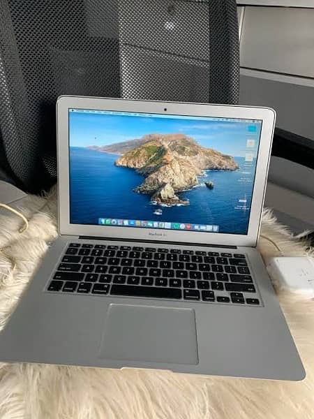 USA sy aya hy macbook air world slimiest laptop 1