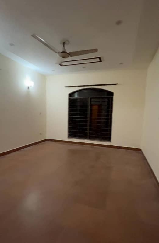15 Marla Good Condition Upper Portion with Gas Available For Rent In Sukh Chayn Garden Near Bahria Town Lahore 2